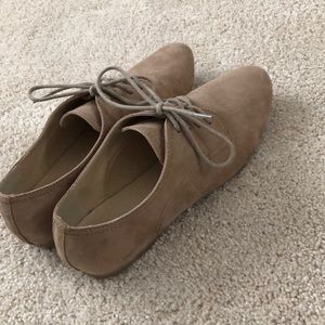 Wet Seal Tan Faux Suede Womens’ Saddle Shoes